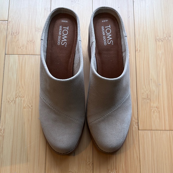 TOMS Women's Evelyn Mule in Beige Suede - Picture 3 of 5